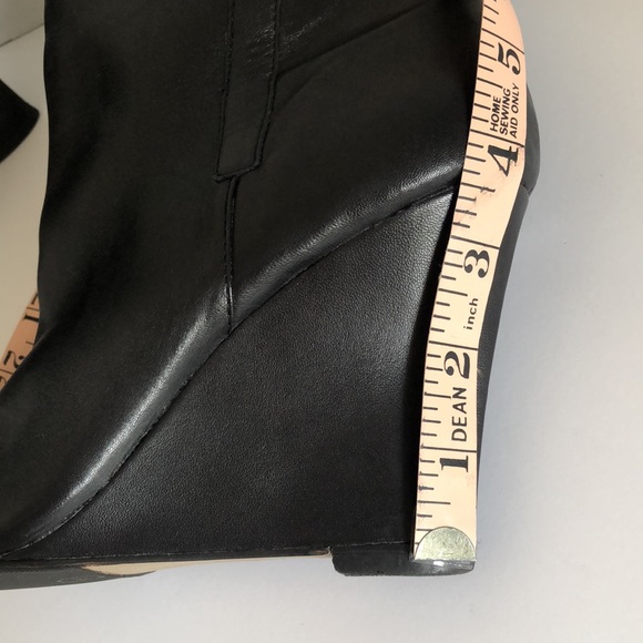 Vince Camuto Wedge Bottie - Picture 10 of 13